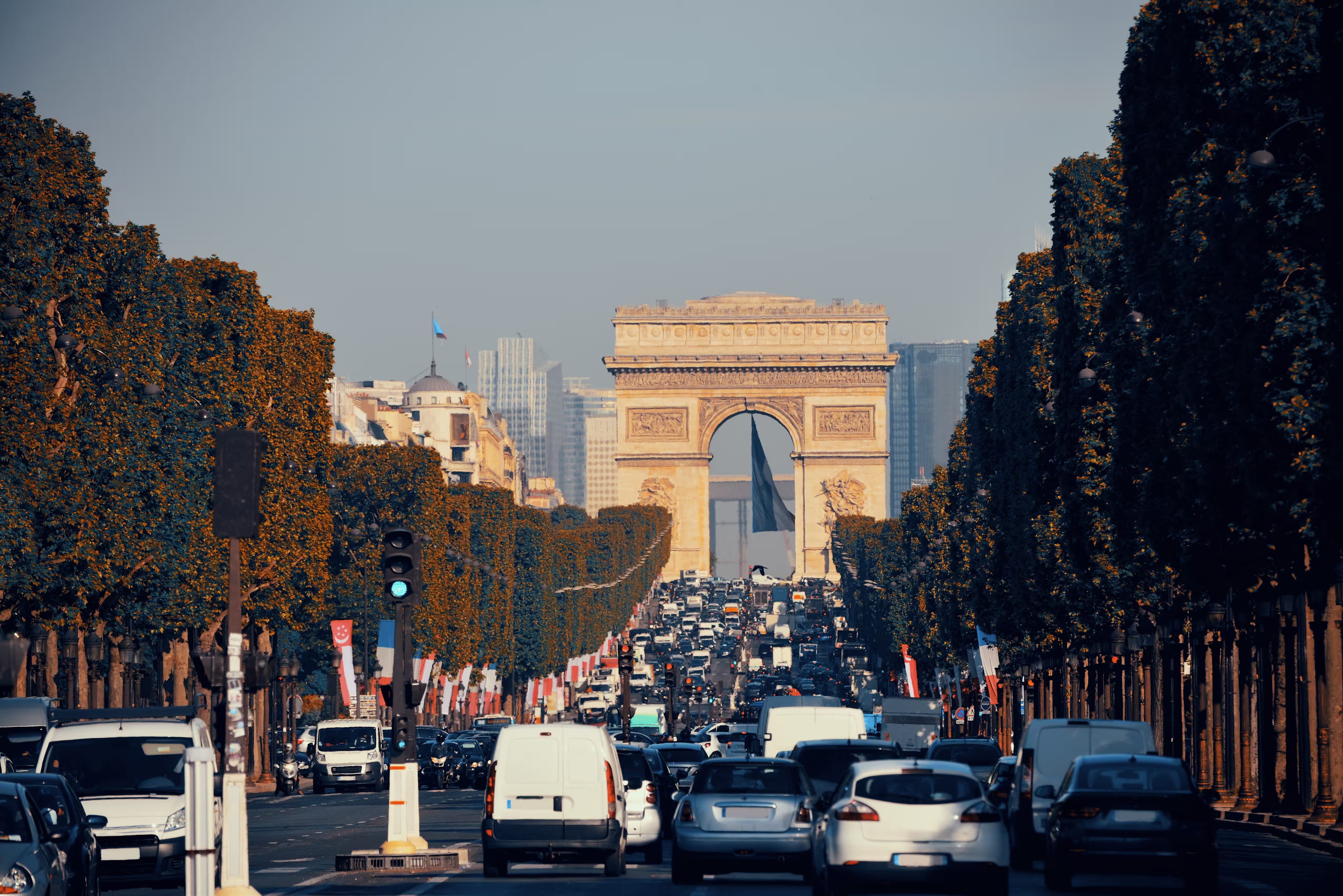 arc de triomphe street view paris