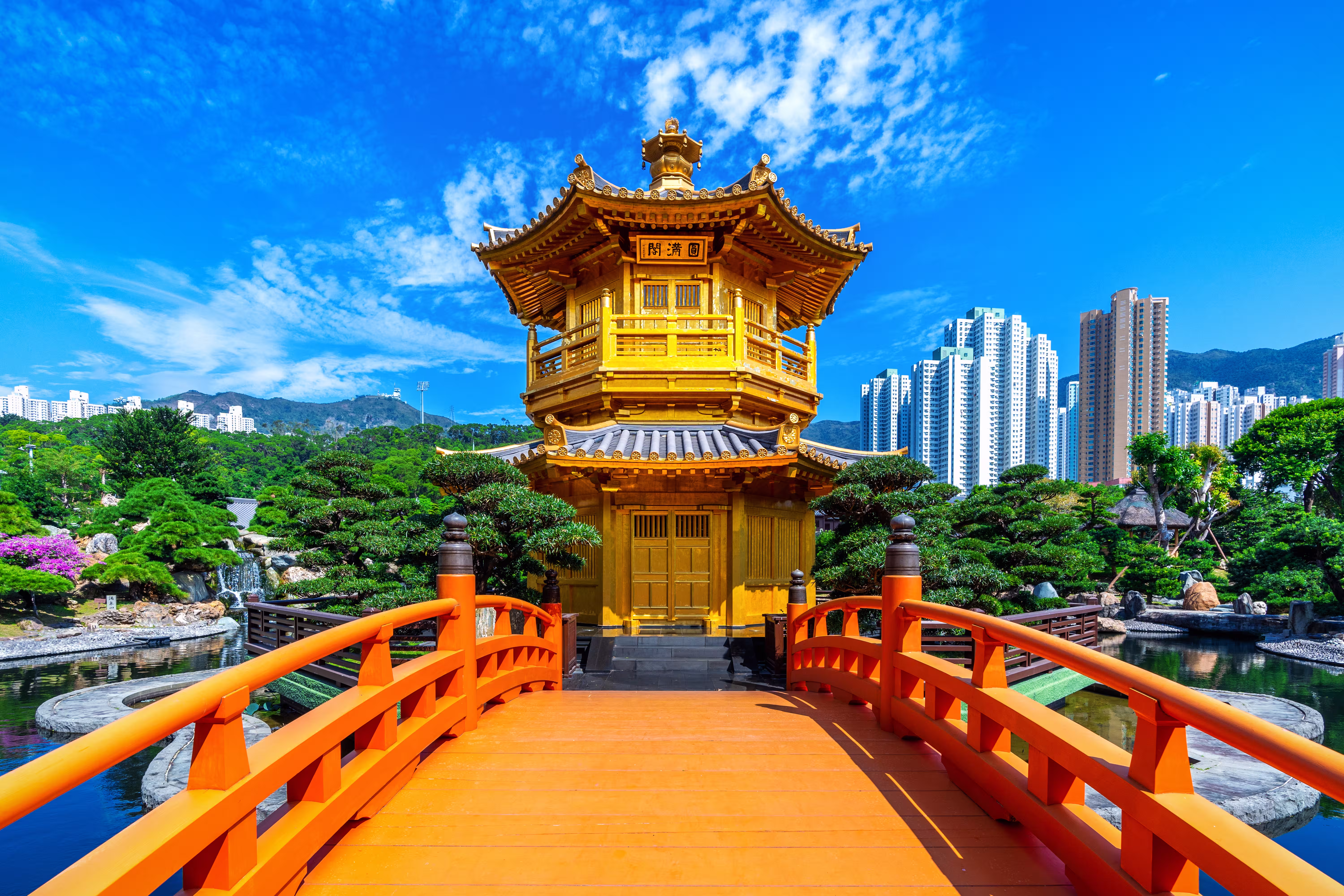 golden-pavilion-nan-lian-garden-near-chi-lin-nunne