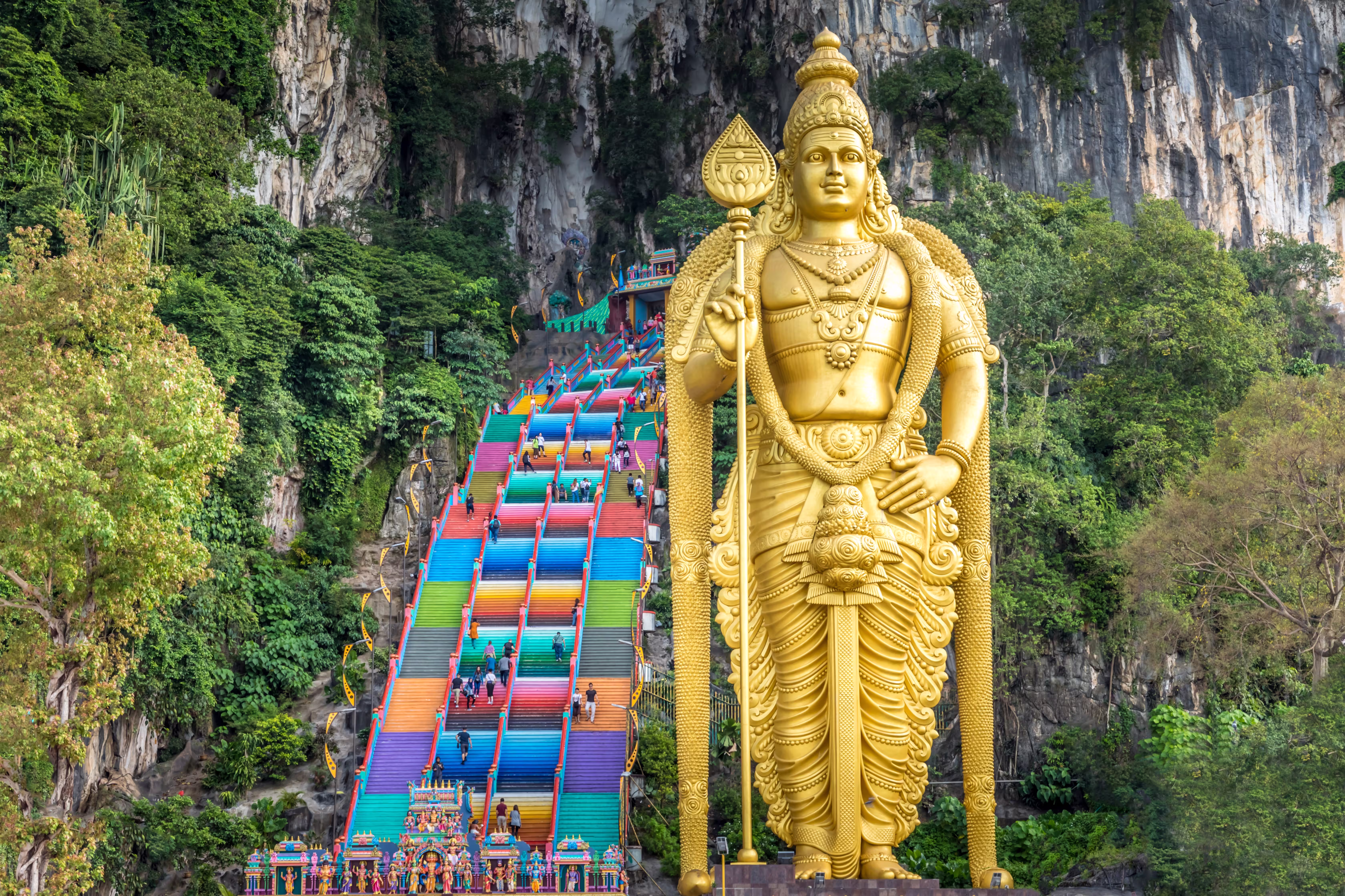 golden-statue-batu-caves-img