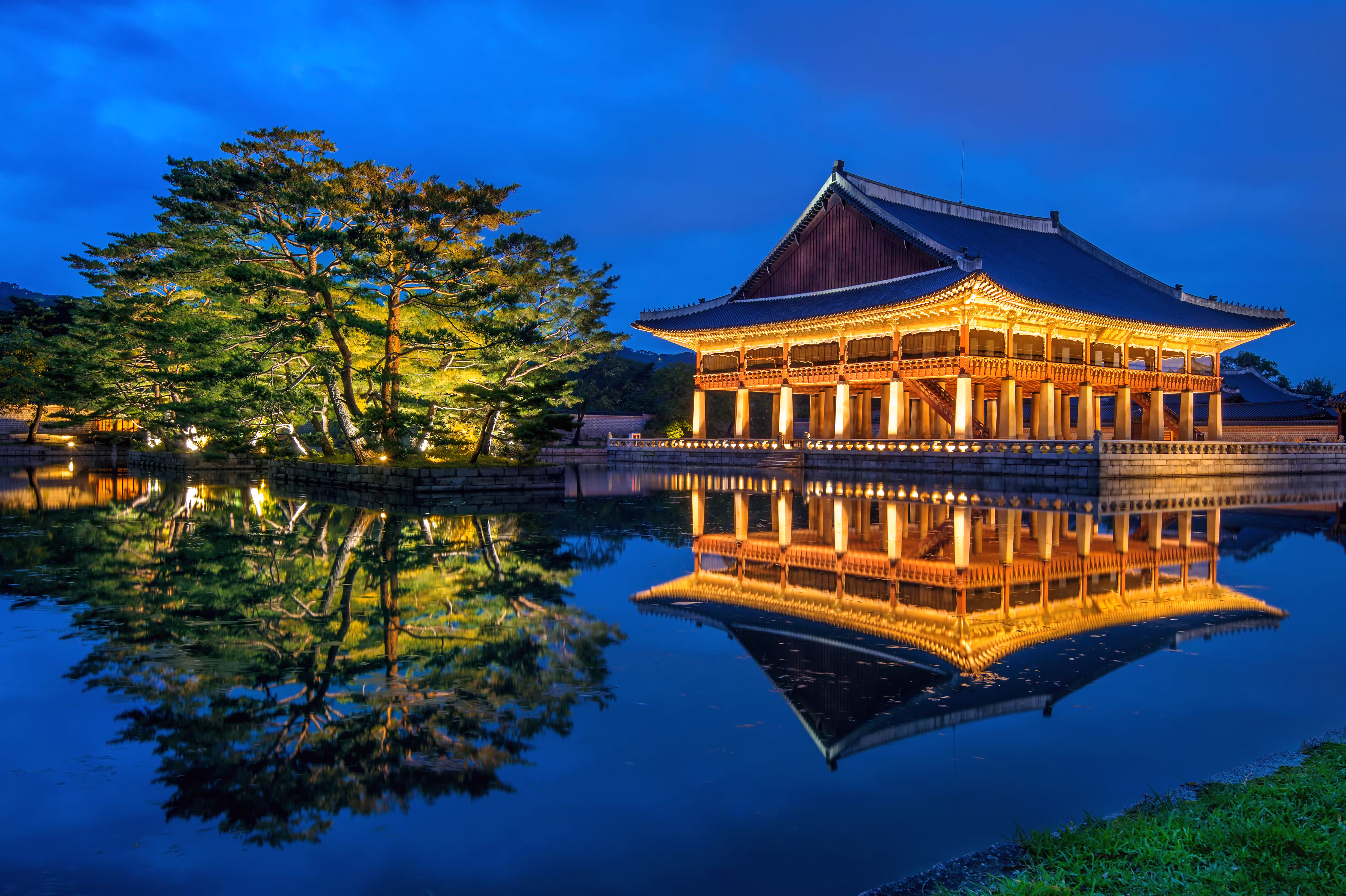 gyeongbokgung palace night seoul korea