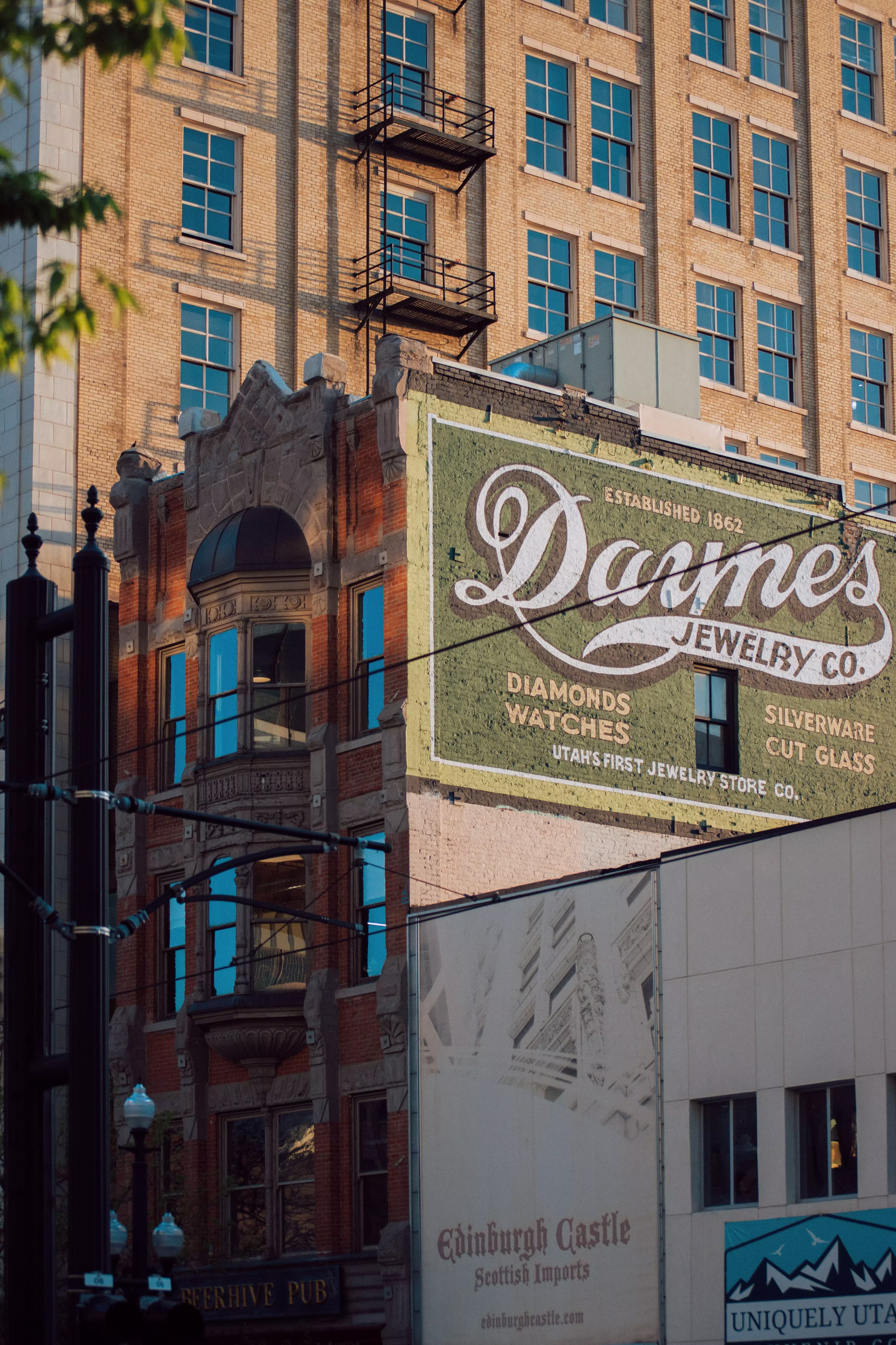historic-urban-building-with-jewelry-sign-img