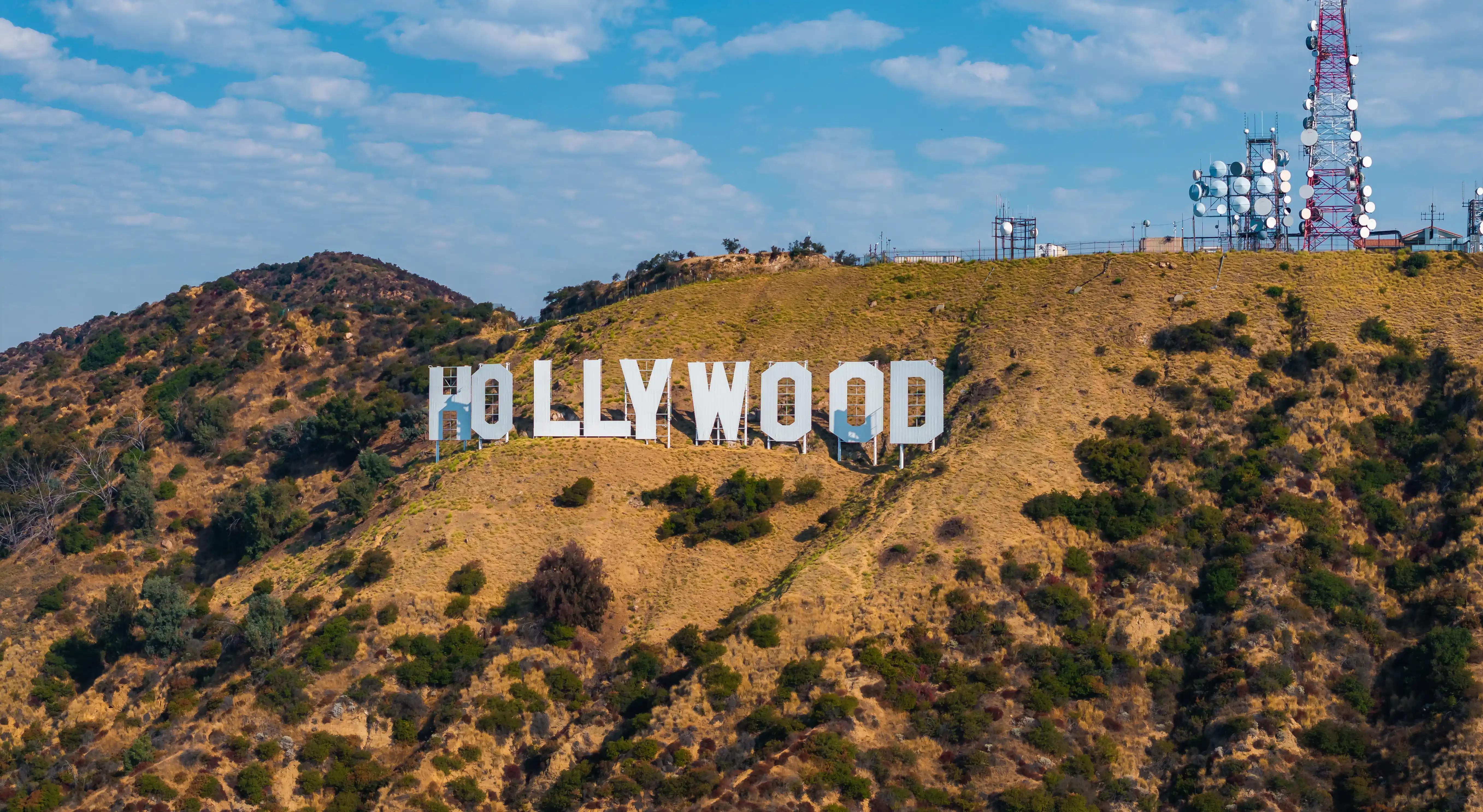 hollywood-sign-rolling-hills-with-communication-to