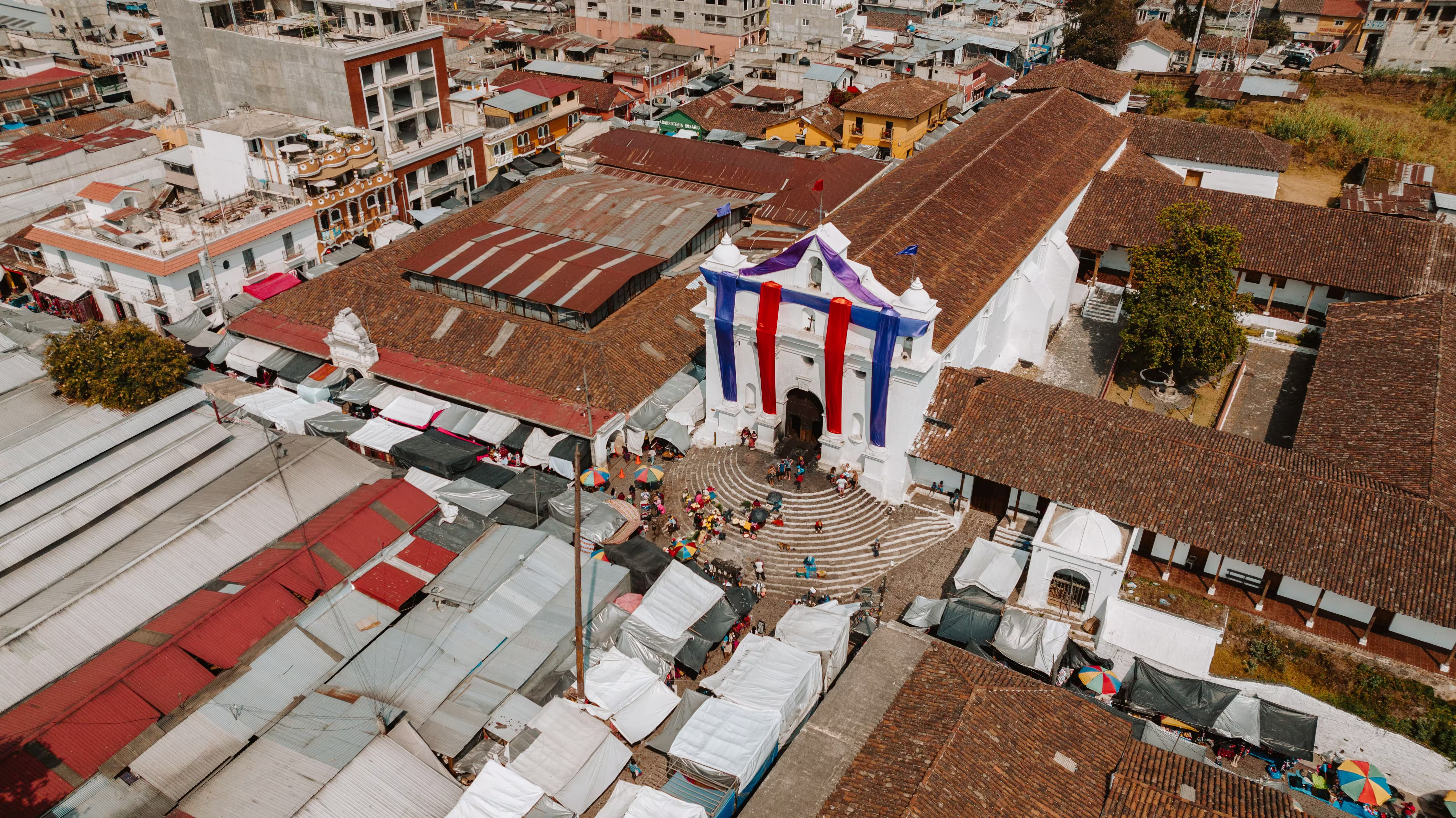 Iglesia de Santo Tomas in Chichicastenango, Guatemala