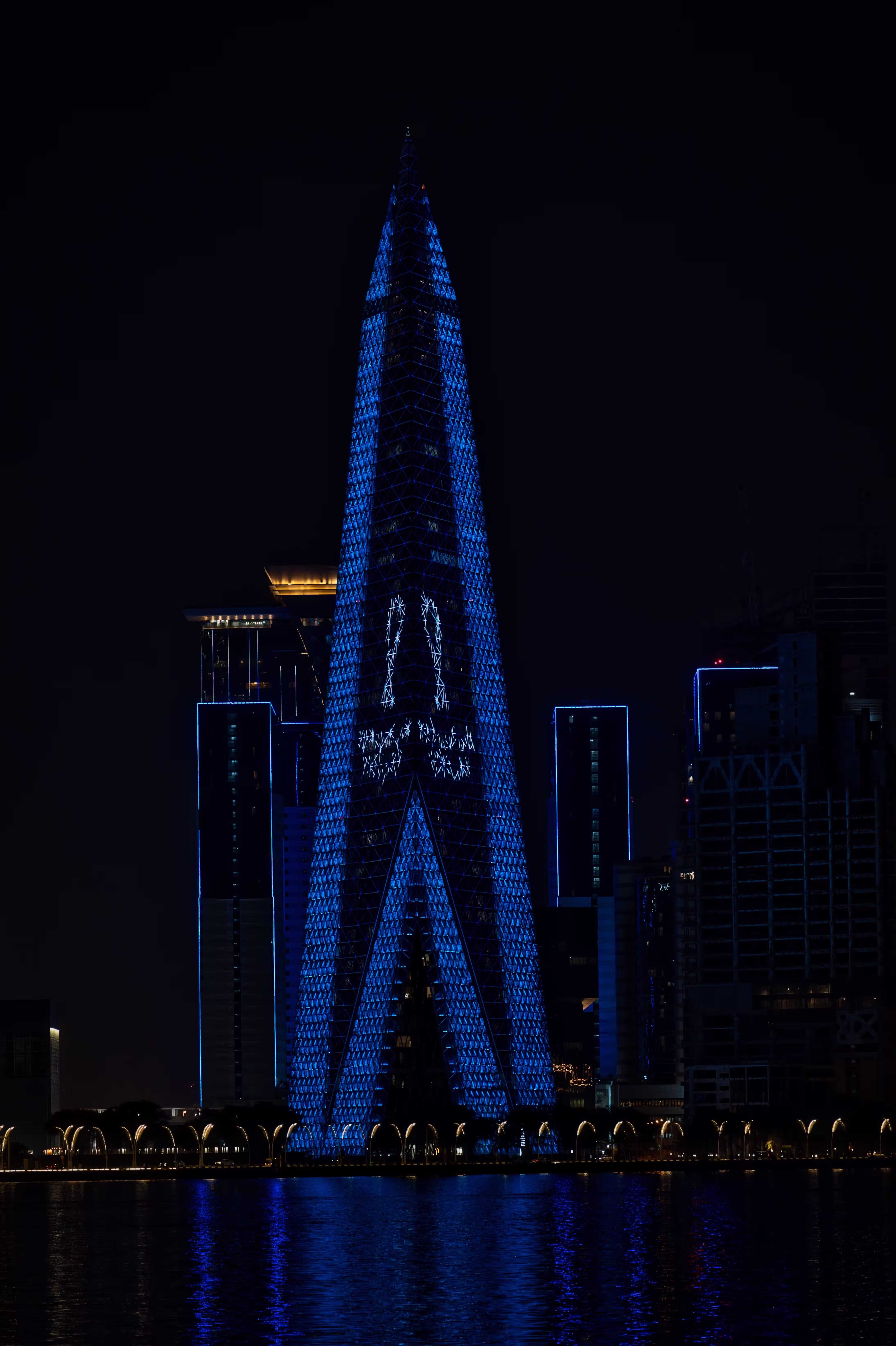 illuminated-skyscraper-in-doha-at-night