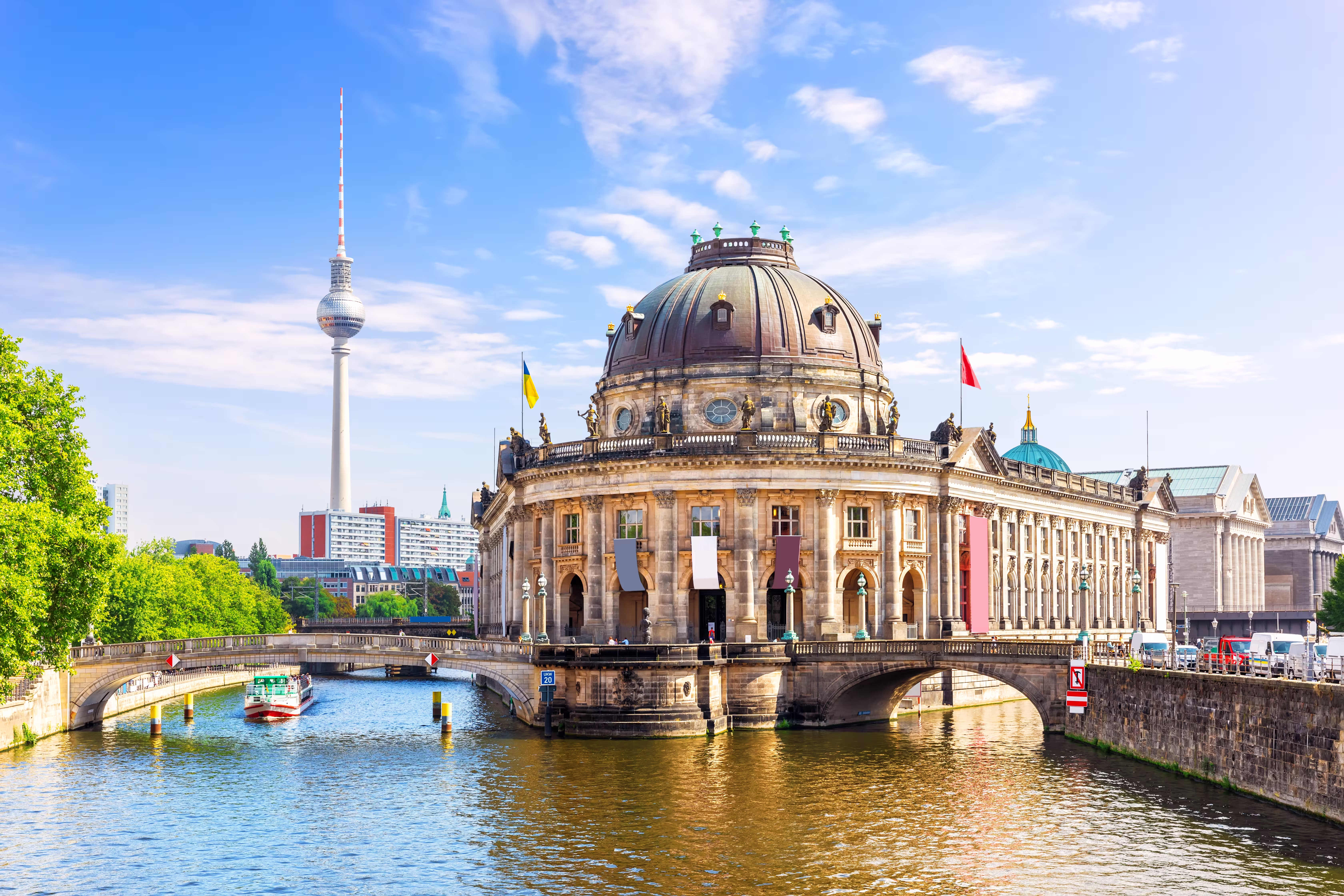 museum-island-view-bridge-river-spree-beautiful-pa