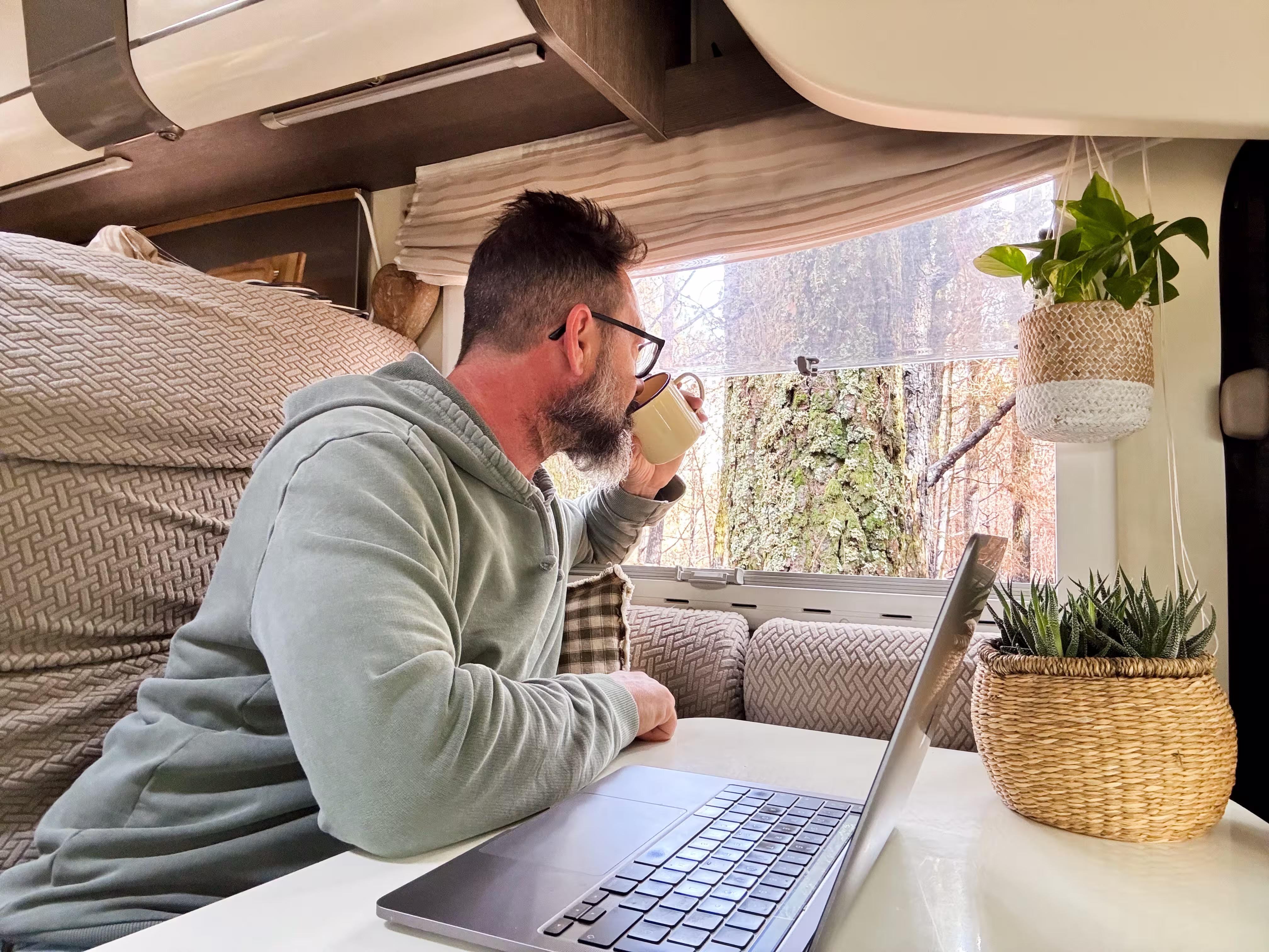 Digital nomad productivity tools
