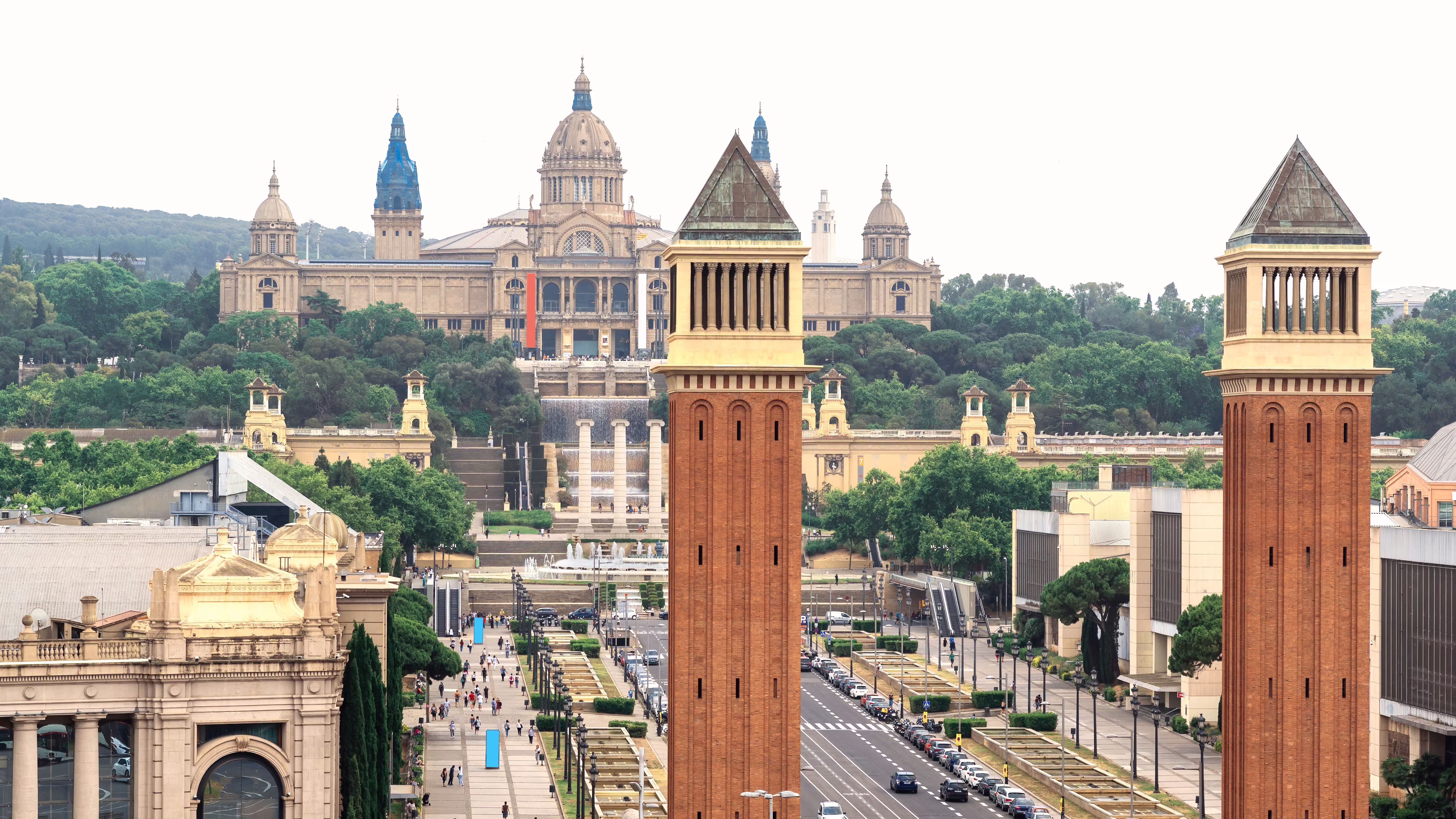 plaza-de-espana-venetian-towers-palau-nacional-bar