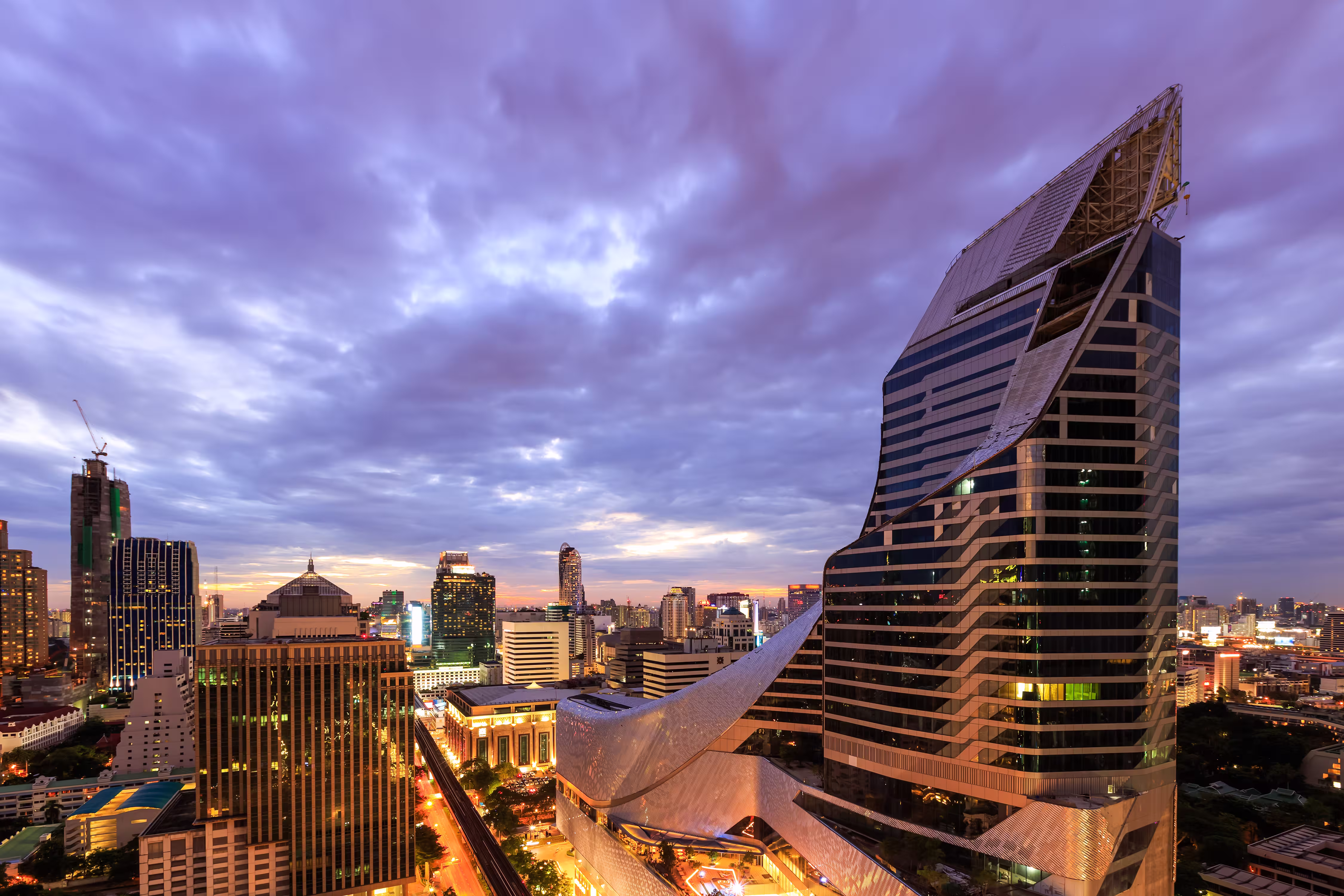 ratchaprasong-district-bangkok-twilight