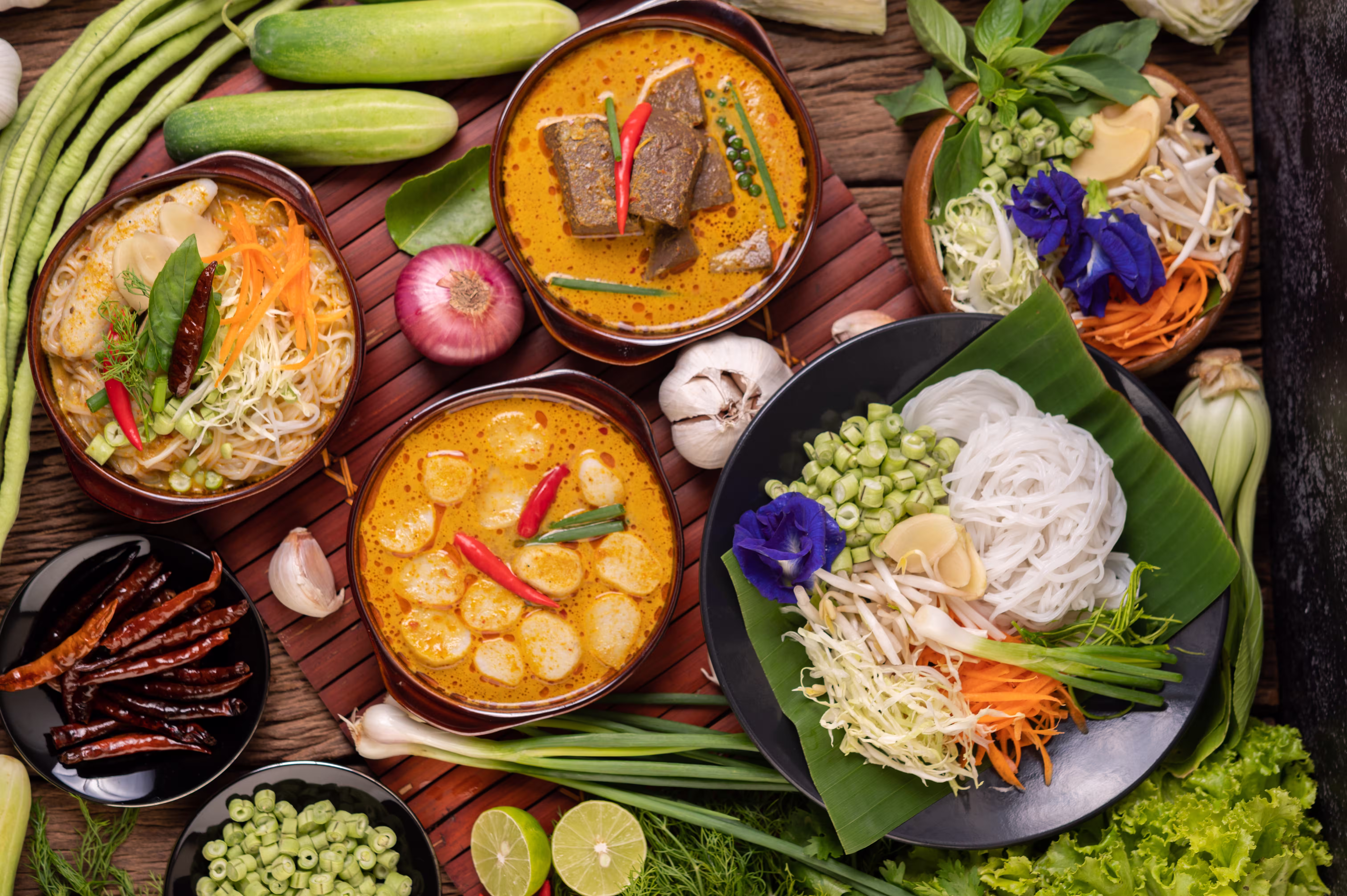 rice noodles bowl curry paste with chili cucumber