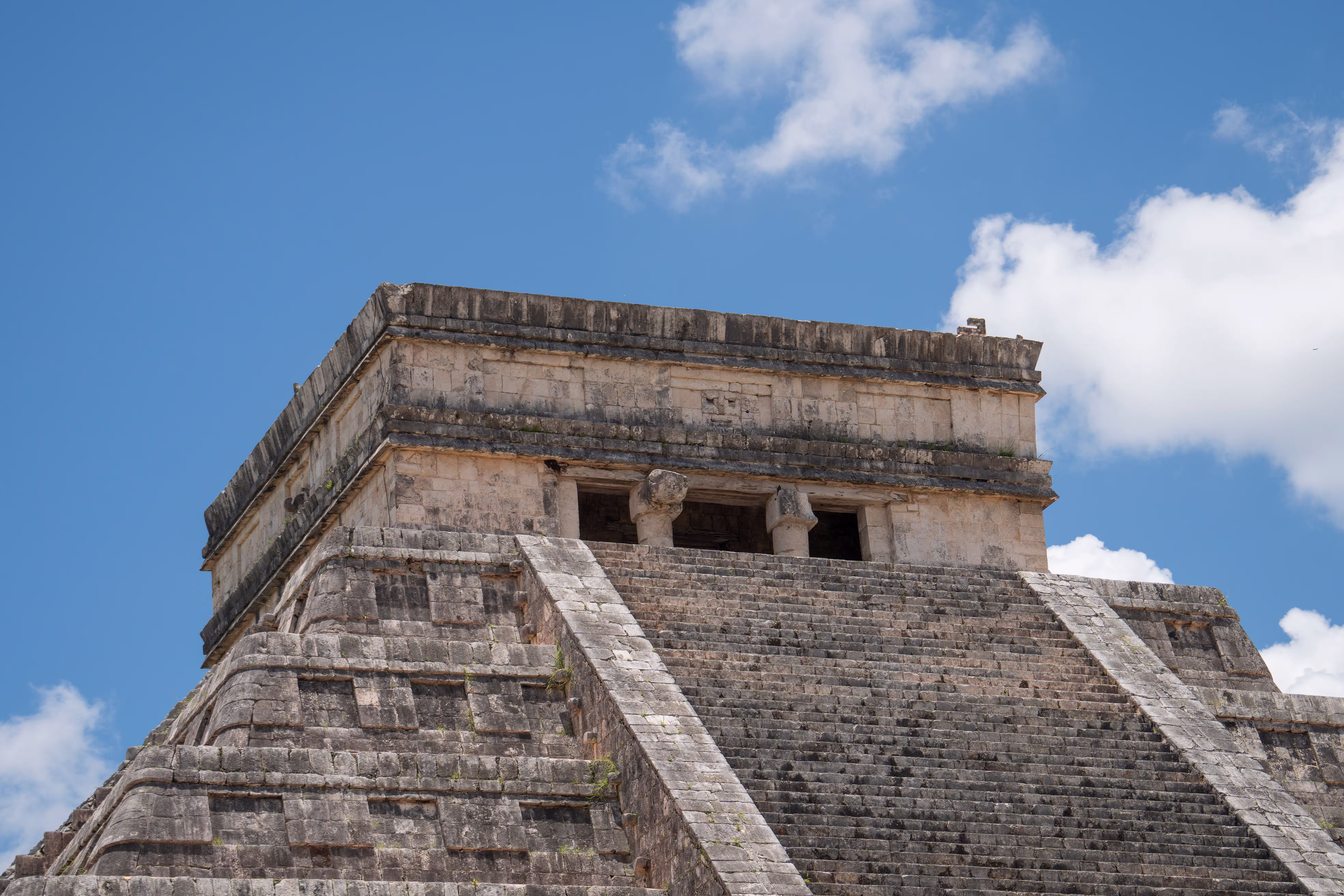 Ancient Mayan pyramid at Chichén Itzá