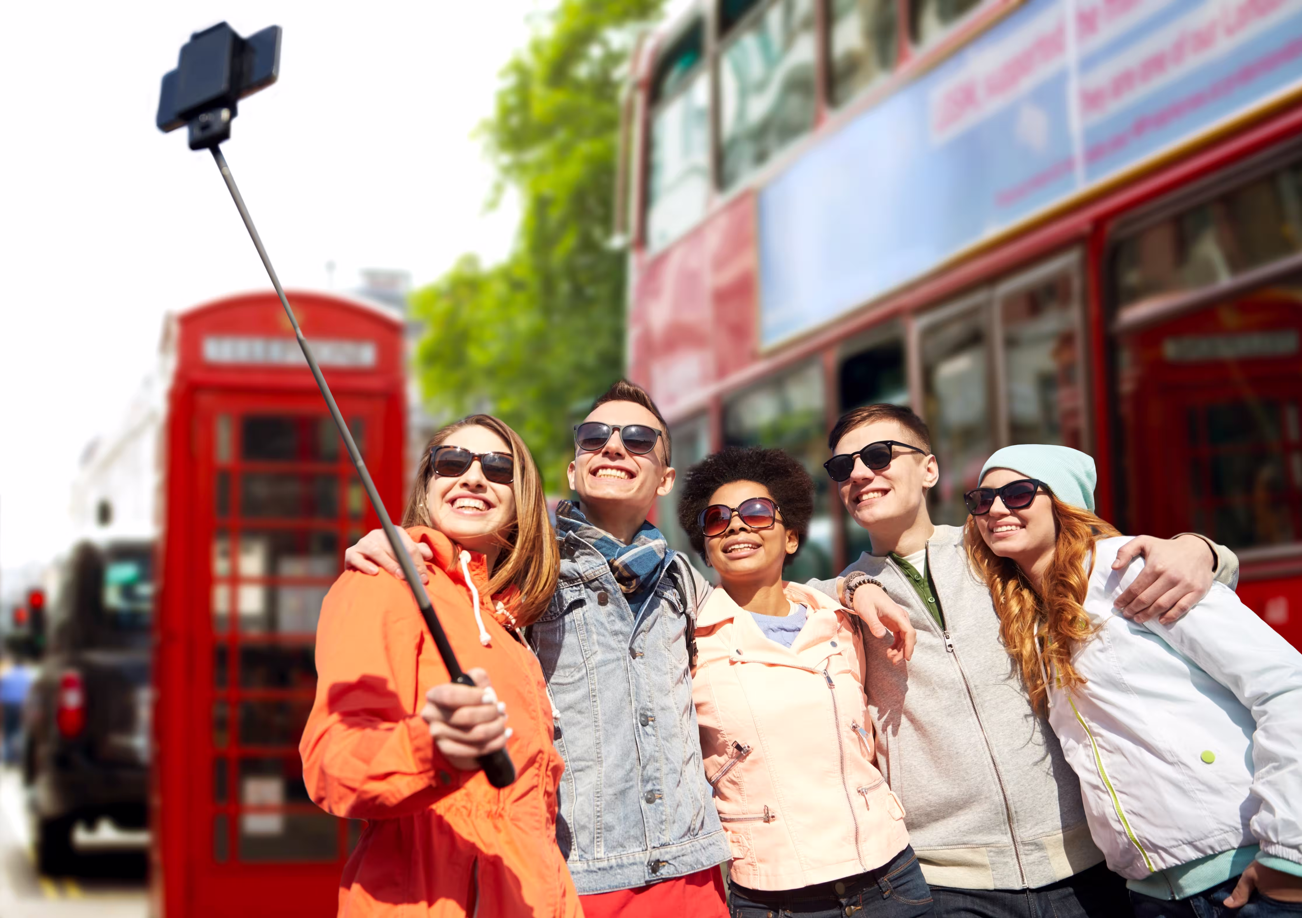 tourism-travel-people-leisure-technology-concept-g