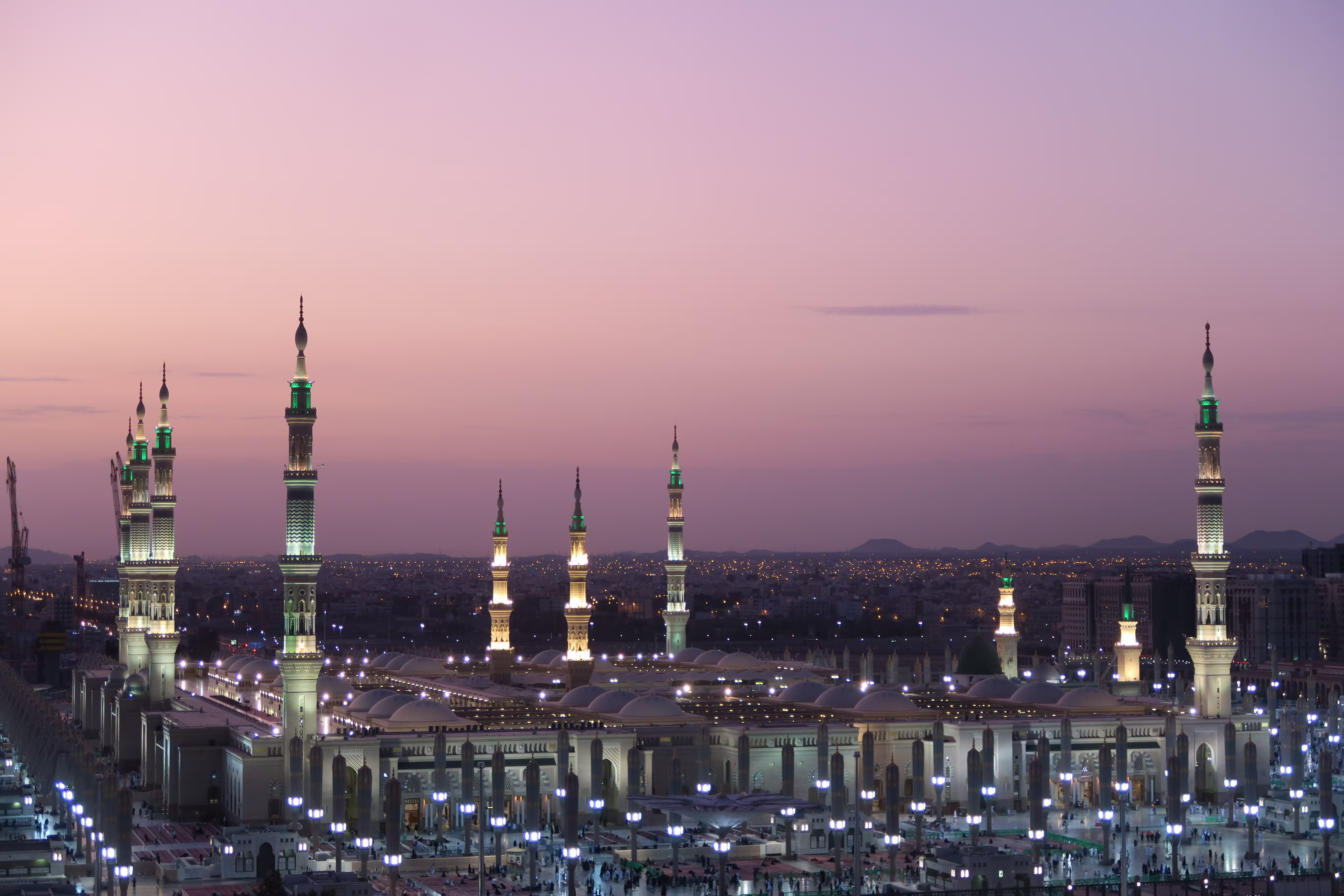twilight-view-of-al-masjid-an-nabawi-in-medina