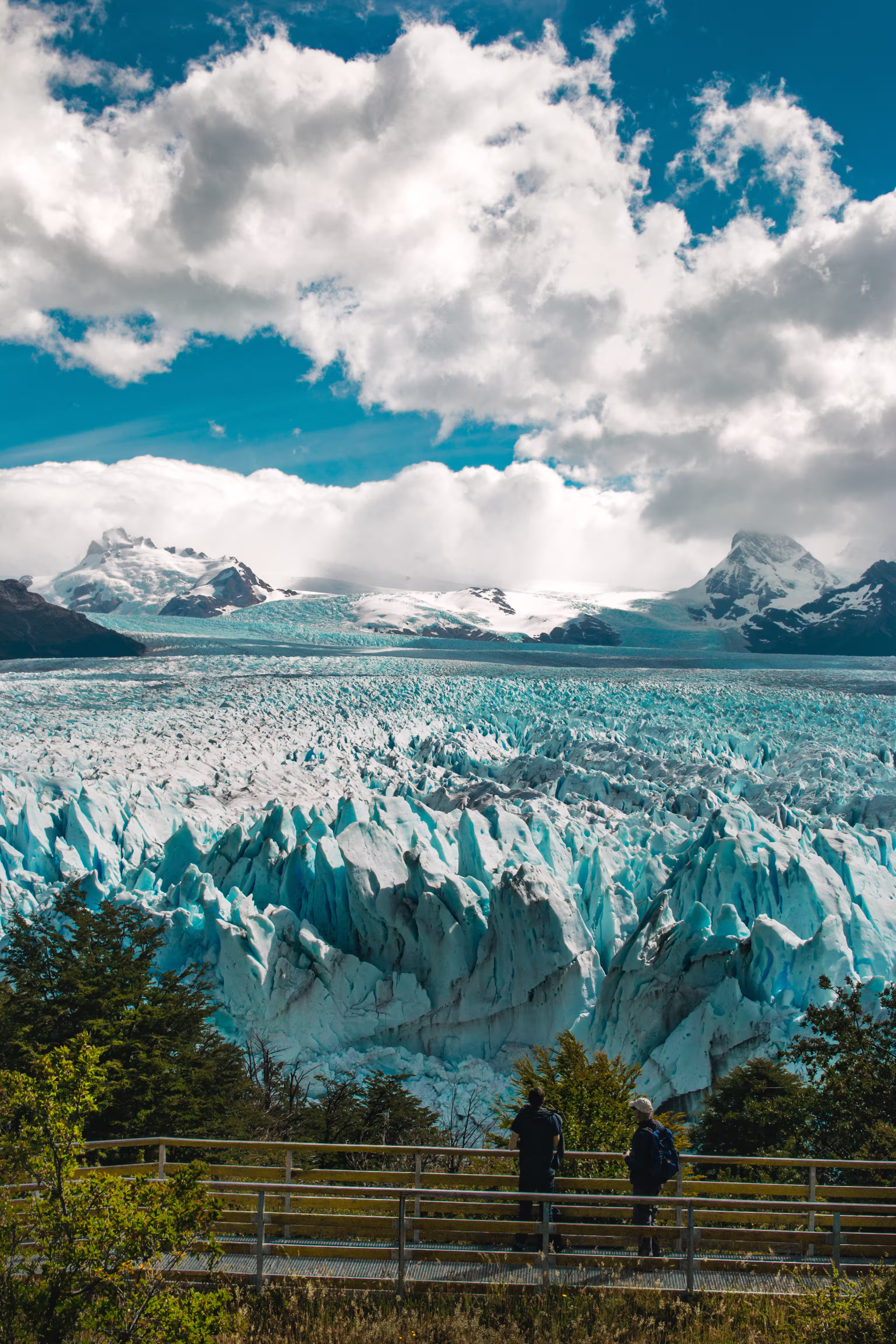 vertical-shot-moreno-glacier-santa-cruz-argentina