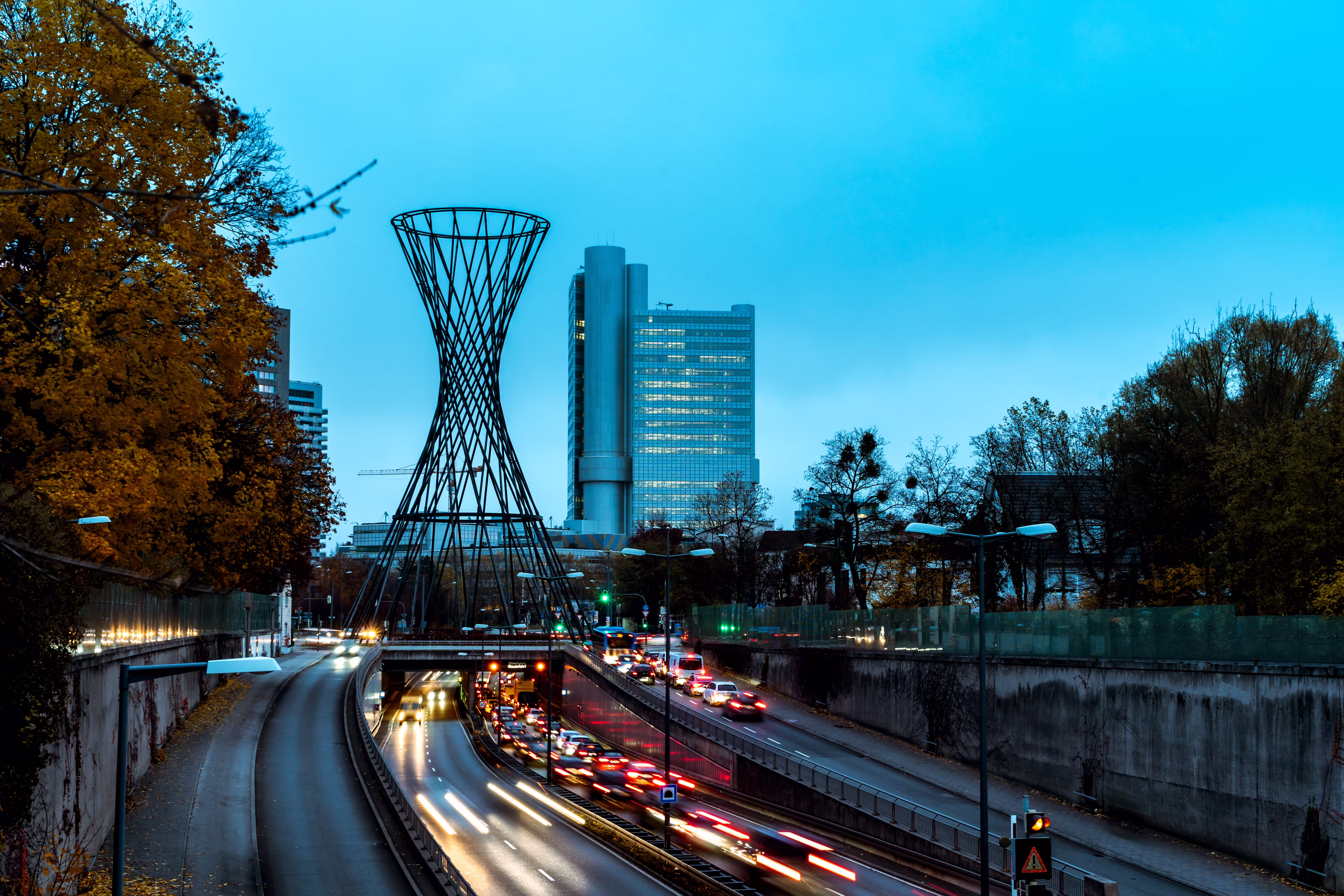 wide-angle-shot-city-munich-rush-hour